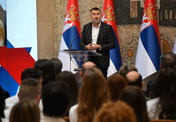 Додела уговора о раду најбољим дипломцима медицинских факултета и средњих медицинских школа у Србији