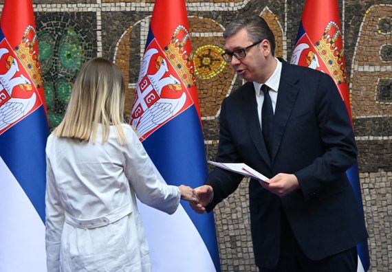 Додела уговора о раду најбољим дипломцима медицинских факултета и средњих медицинских школа у Србији