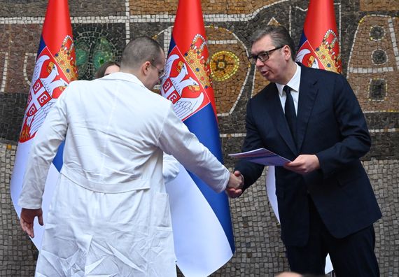 Додела уговора о раду најбољим дипломцима медицинских факултета и средњих медицинских школа у Србији