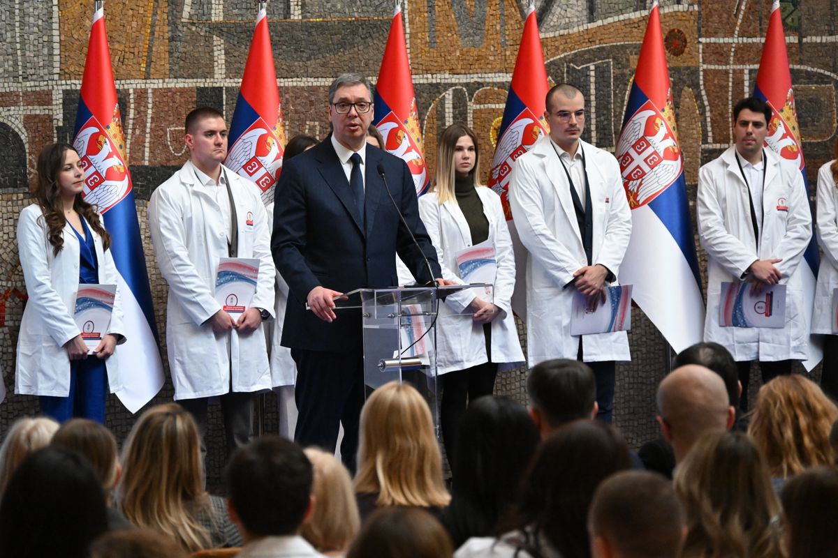 Dodela ugovora o radu najboljim diplomcima medicinskih fakulteta i srednjih medicinskih škola u Srbiji Dodela ugovora o radu najboljim diplomcima medicinskih fakulteta i srednjih medicinskih škola u Srbiji