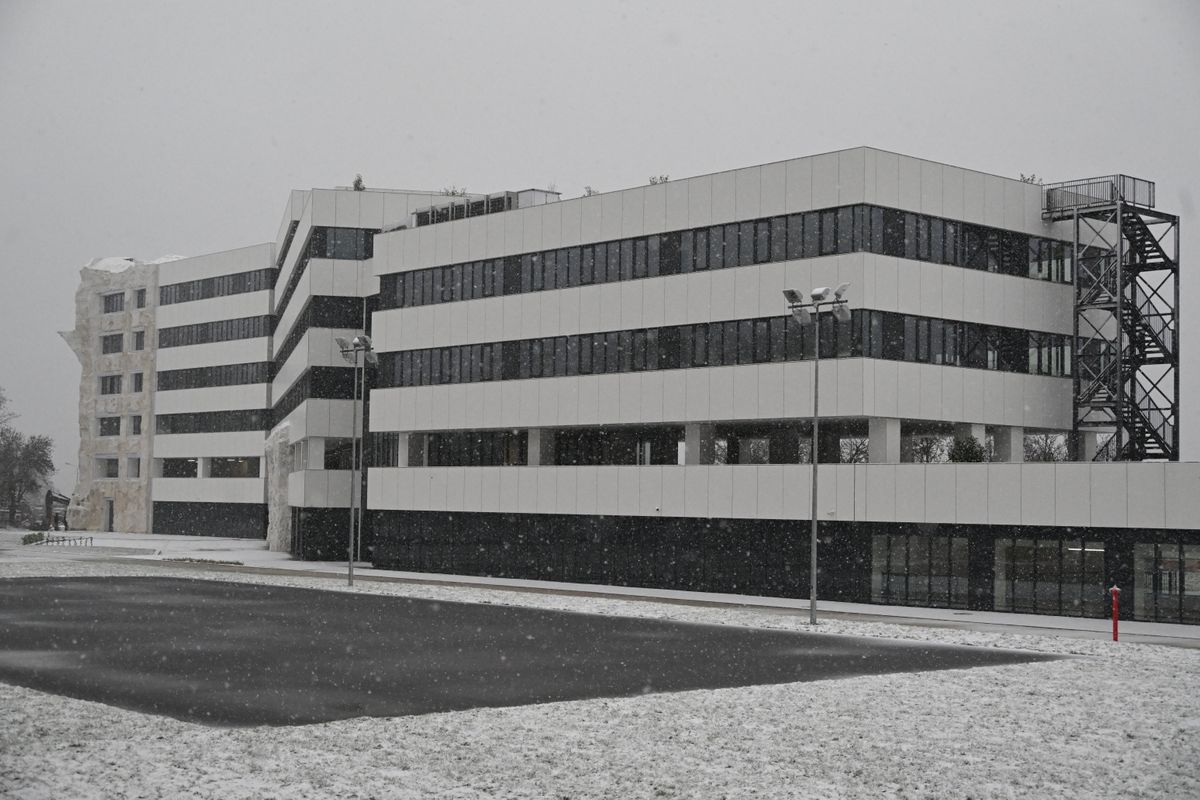 Obilazak završnih radova na novom objektu za pripadnike Odreda vojne policije specijalne namene „Kobre” Obilazak završnih radova na novom objektu za pripadnike Odreda vojne policije specijalne namene „Kobre”