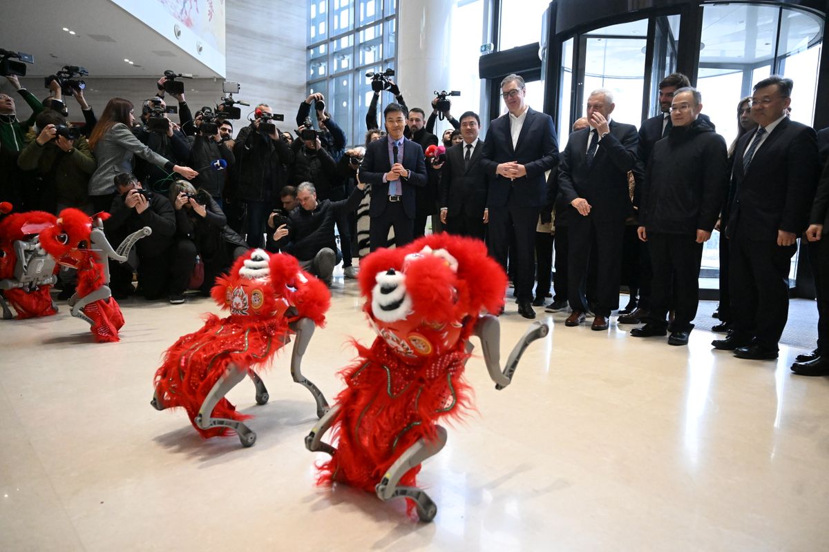 Кинески културни центар - презентација робота компаније AGIBOT