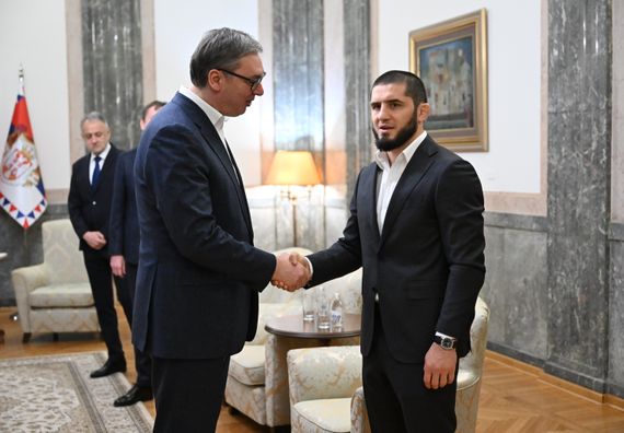 ММА борац Ислам Махачев