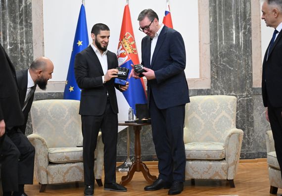 ММА борац Ислам Махачев