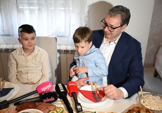 Посета породици Кнежевић