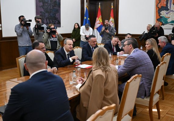 Наставак консултација са представницима странака