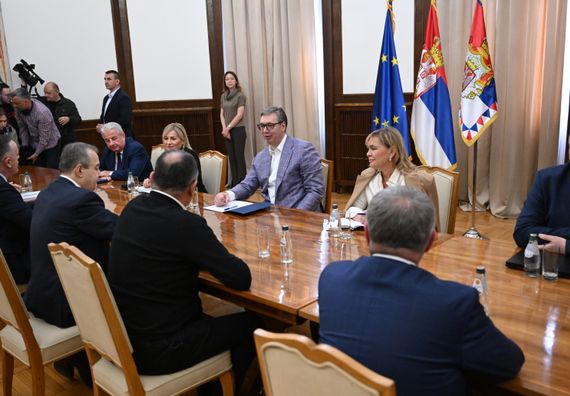 Наставак консултација са представницима странака