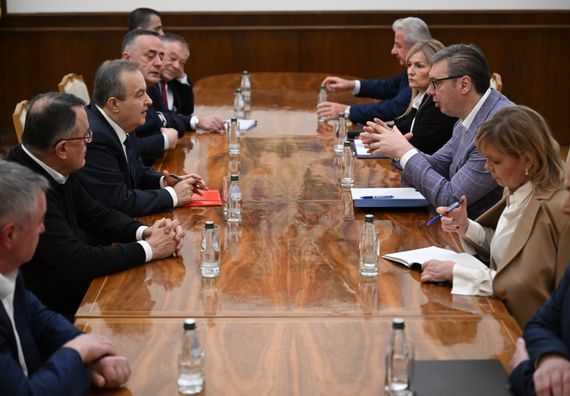 Наставак консултација са представницима странака