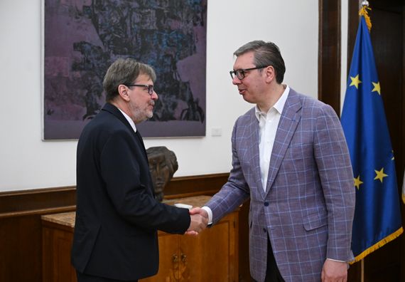 Наставак консултација са представницима странака
