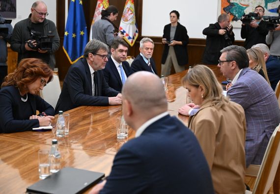 Наставак консултација са представницима странака