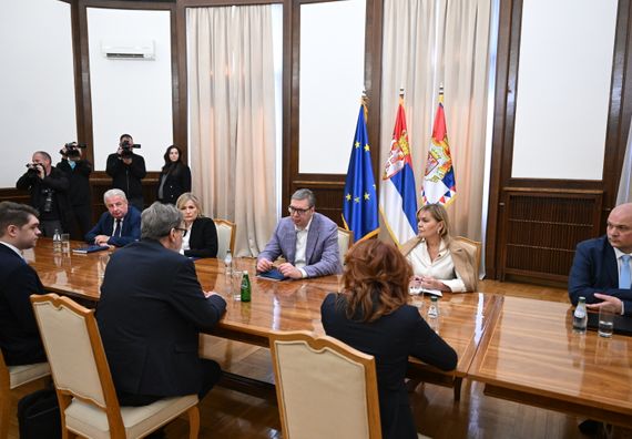 Наставак консултација са представницима странака