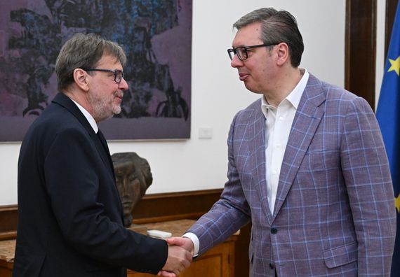 Наставак консултација са представницима странака