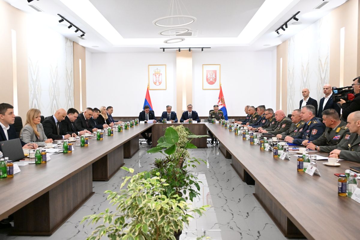 Sastanak sa najvišim rukovodstvom Ministarstva odbrane i Vojske Srbije