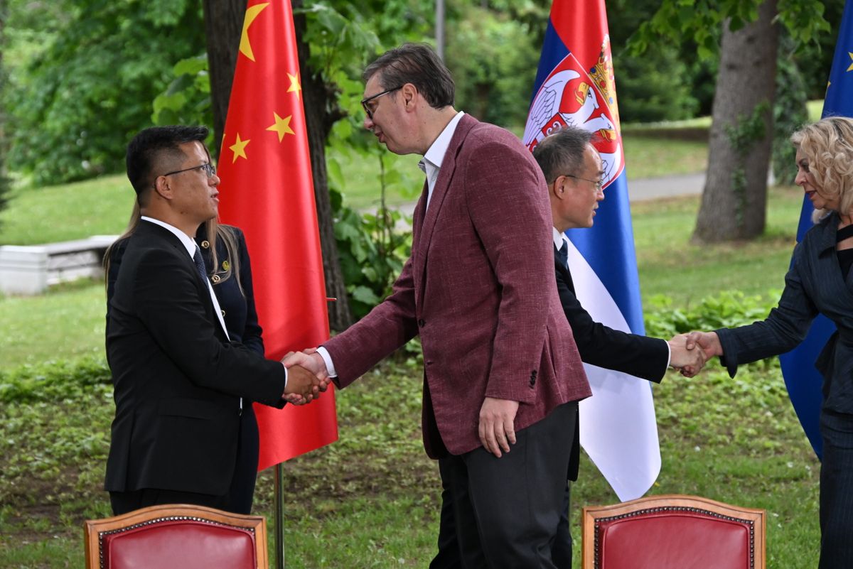 Ceremonija potpisivanja dokumenata za izgradnju puta ,,Vožd Karađorđe” Ceremonija potpisivanja dokumenata za izgradnju puta ,,Vožd Karađorđe”