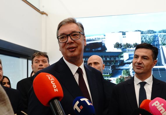 Обилазак локације за изградњу нове зграде Клинике за гинекологију и акушерство и завршних радова на Научно-технолошком парку у Нишу